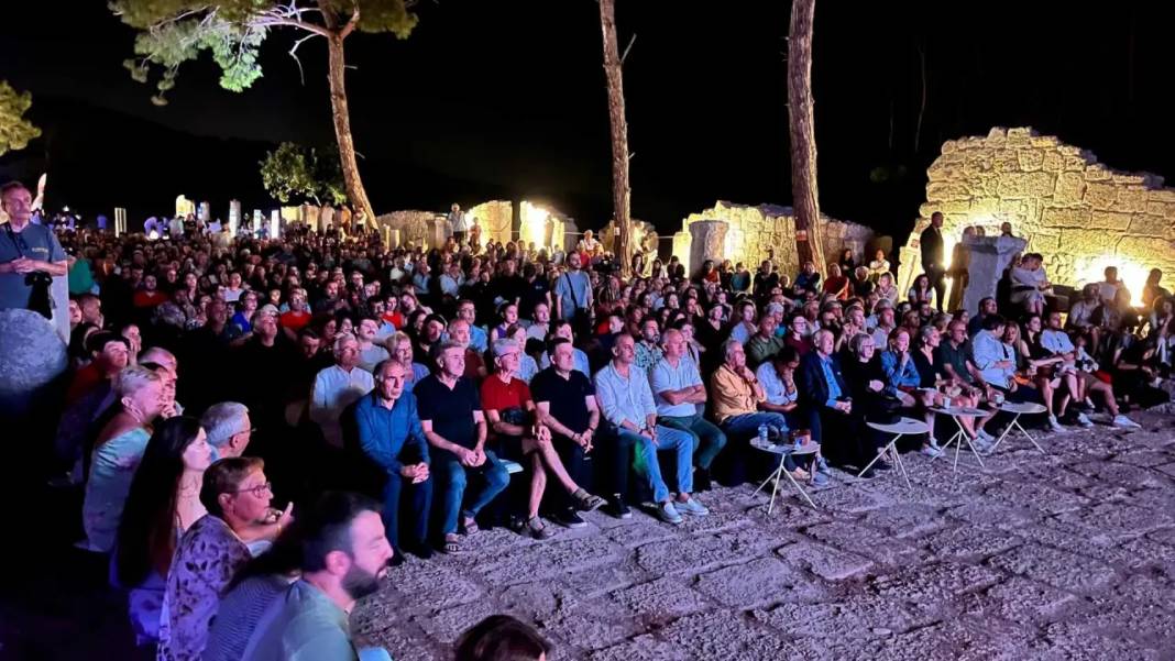 Kemer’de Unutulmaz Gece! Antik Kentte Dünya Müziği Yankılandı 1